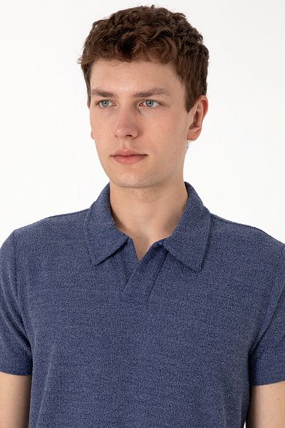 U.S. Polo Assn. Tricou pentru bărbați, cu croiala normală, cu guler înalt, albastru deschis, texturat 50303227-VR059