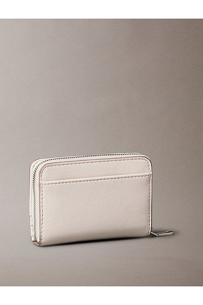 Calvin Klein Sculpted med flap zip around