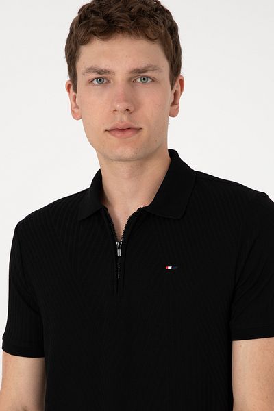 U.S. Polo Assn. Ανδρικό μπλουζάκι με φερμουάρ κανονική εφαρμογή μαύρο με υφή 50299583-vr046