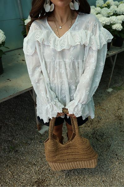 Özge Özgenç Scallop Embroidered Pearl Pendant Blouse