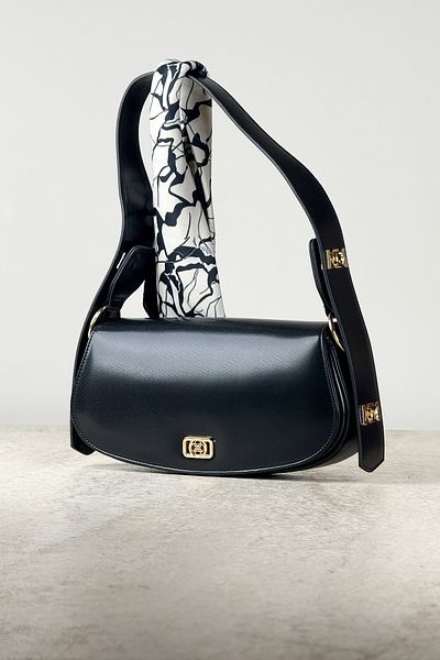 DSN Baguette Shoulder Bag with Gold Accessories – Stylish and Minimal Design