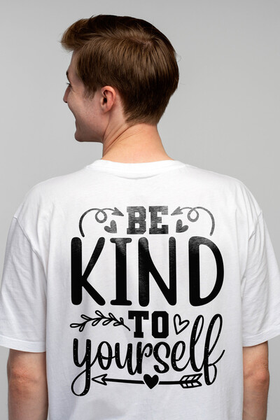 StoryGift Romania Tricou bărbătesc cu inimioare și mesajul în engleză „be Kin...