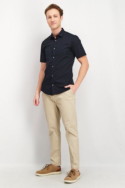 French Connection قميص رجالي كاجوال بأكمام قصيرة وقصة Slim Fit باللون الأزرق الداكن