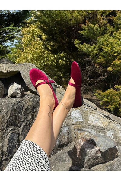 BURCU COLLECTİON Sindirella Bordo Kadife Yuvarlak Burunlu Kemer Detaylı Kadın Babet