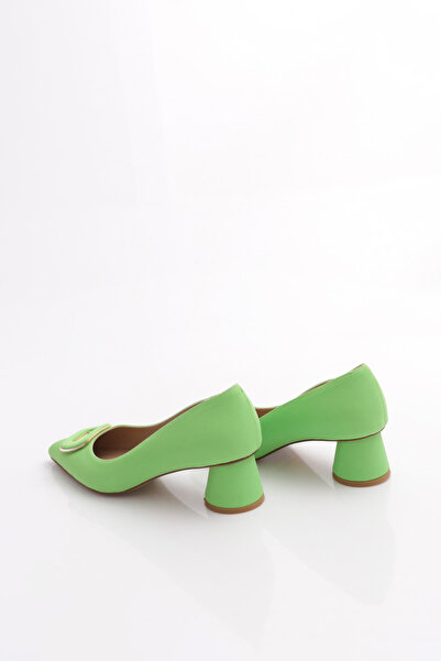 DGN 4320 Women's Pointed Toe Thick Low Heeled Shoes with Metal Accessories