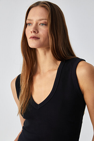 GRIMELANGE Lescosa Women Slim V Neck Sleeveless Black Blouse