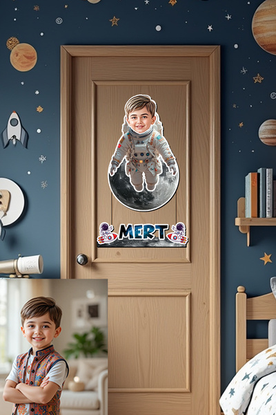 Lotus Digital Kişiye Özel Karikatür Tasarımlı Uzay , Astronot Temalı Ahşap Kapı Süsü