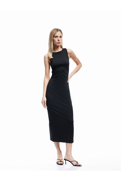 Koton Slim Fit Αμάνικο φόρεμα με λαιμόκοψη με ντραπέ πλάτη με λεπτομέρειες