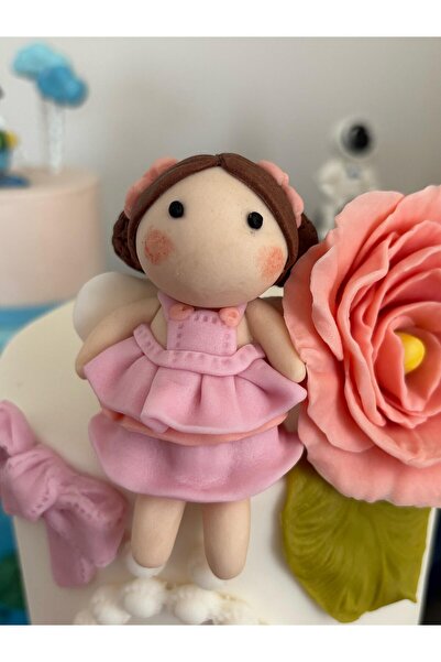 Maket Atelier El Yapımı Şeker Hamuru Pembe Kız Figürü – Doğum Günü ve Özel Gün Pastaları İçin Pasta Süsü