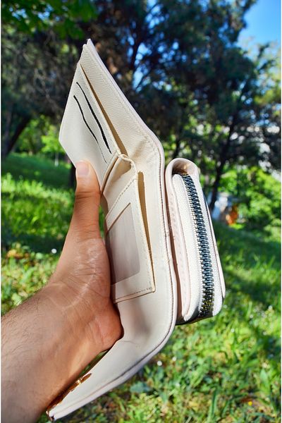 meriliya Cream Color Women's Wallet with Cat Eye Detail
