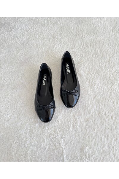 Oskar Yuvarlak Burun Fiyonk Flora Siyah