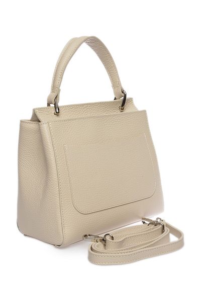 Carla Ferreri Handtasche
100 % Rindsleder
Schnallenverschluss vorne
Innentasche mit Reißverschluss
Maße: 19,5 x 21 x 8,5 cm
Hand