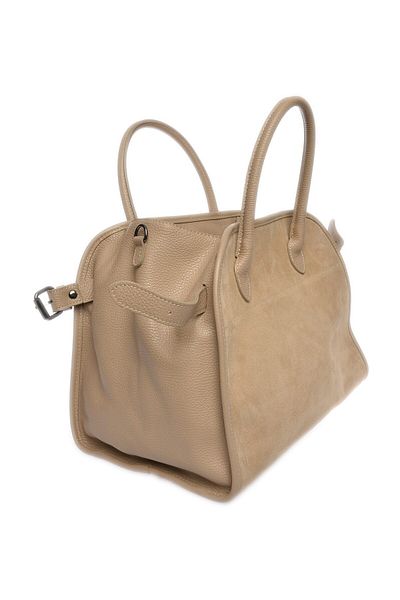 Carla Ferreri Kabelka 
 100% hovězí kůže 
 Horní zapínání na zip 
 Rozměry: 30x36x/ cm 
 Rukojeť: 33 cm 
 Ramenní popruh: 100
