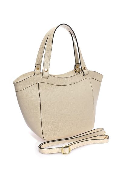 Carla Ferreri Handtasche
100 % Rindsleder
Reißverschluss oben
Innentasche mit Reißverschluss
Maße: 22 x 29 x 13 cm
Henkel: 38 cm