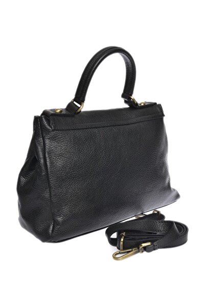 Carla Ferreri Kézitáska
100% marhabőr
Elülső csattal záródik
Belső cipzáras zsebek
Méretek: 21x28,5x11,5 cm
Kéz