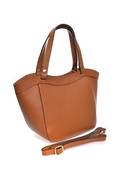 Carla Ferreri Kabelka 
 100% hovězí kůže 
 Horní zapínání na zip 
 Vnitřní kapsa na zip 
 Rozměry: 22x29x13 cm 
 Rukojeť: 38 cm