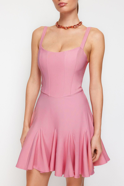 Trendyol Collection Ροζ φόρεμα με επένδυση σε γραμμή Α με κορσέ TPRSS23EL00251