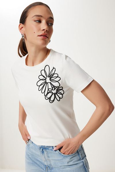 Happiness İstanbul Damen-T-Shirt aus Baumwolle mit Blumenstickerei in Ecru CR00488
