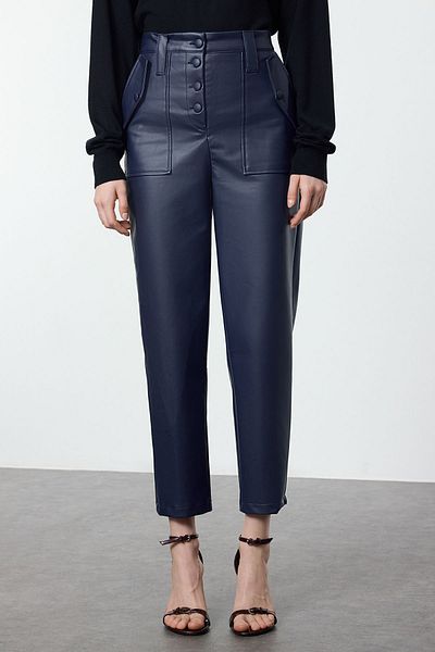 Trendyol Collection Sötétkék sárgarépa mintás műbőr nadrág - elülső gombok, limitált kiadású TWOAW22PL0083