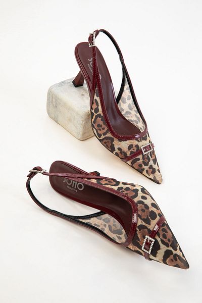 SOHO Klassische Damenschuhe mit Absatz aus bordeauxrotem Lackleder und Leopardenmuster 20649