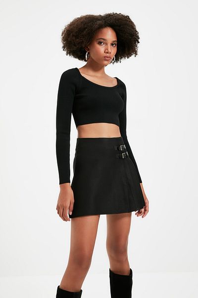 Trendyol Collection Plissierter Mini-Webrock - Schwarzes Schnallendetail, TWOAW20ET0553
