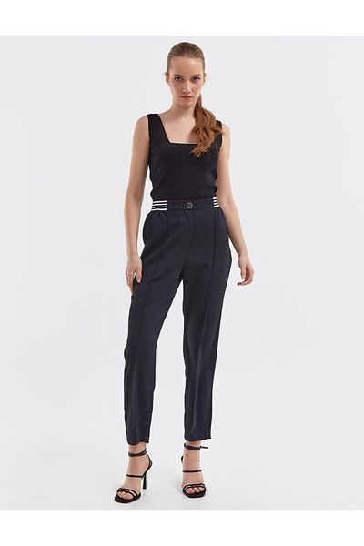Kayra Piping Carrot Trousers Black