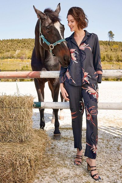 MONAMİSE Flower and Leaf Patterned Buttoned Shirt Collar Satin Pajama Set