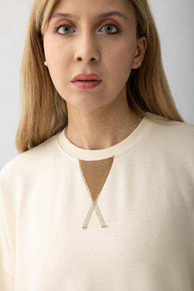 Suede Style 5612 - 2 Жіноче плаття з коміром з двома нитками