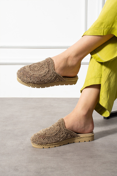 Jackers Women's Straw Sole Braided Closed Front Slippers