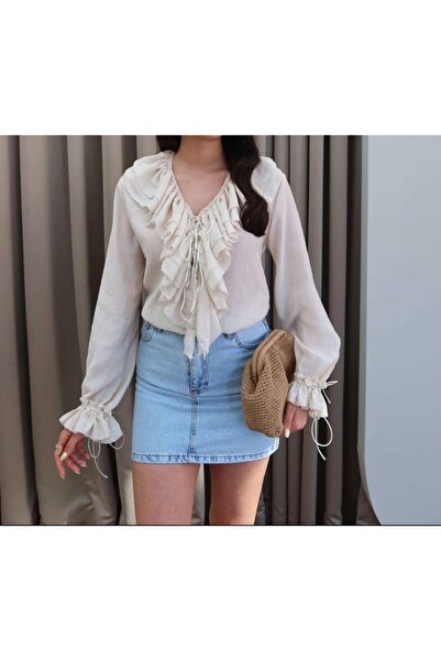 Elizar Moda بلوزة ذات ياقة كريمية وأكمام مكشكشة