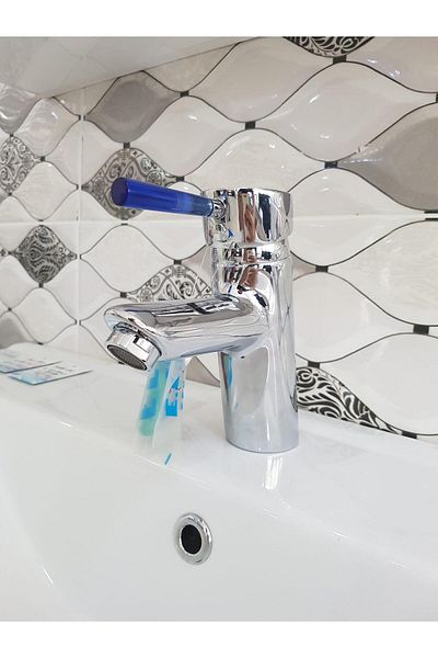Eca Mix Minimal Sink Faucet with Siphon Included 102108603