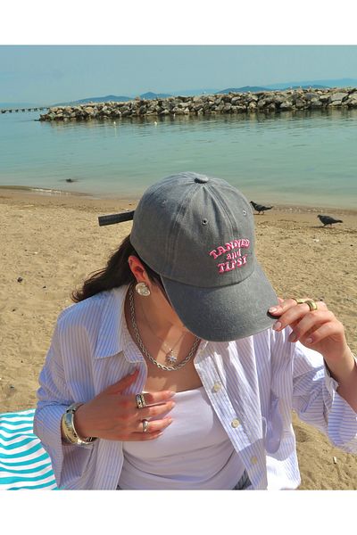 Roosvel “Bronze and Drunk” Text Embroidered White. Hat