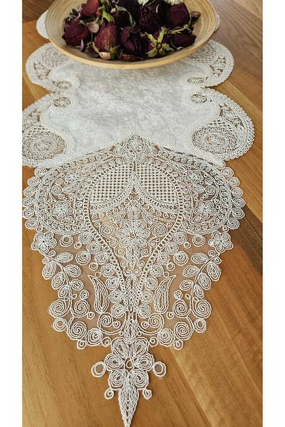 ZESA HOME French Lace Velvet Runner