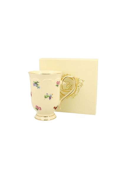 GiftExpress Cream porcelain mug with flowers Ecru England 450ml