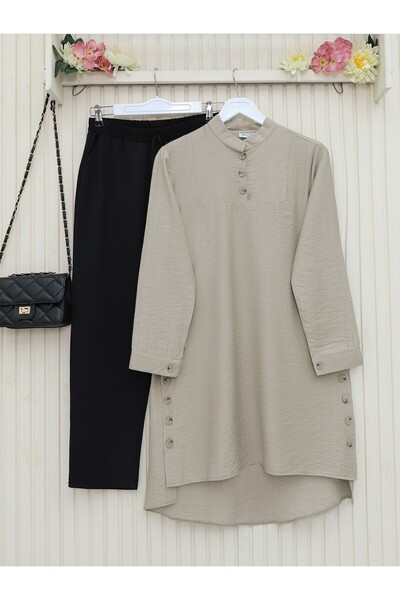 HİJABAYA Τουνίκ με γιακά δικαστή με λεπτομέρεια με κουμπιά στα πλαϊνά