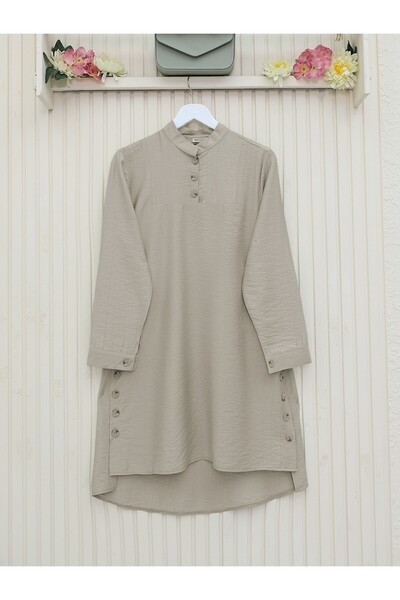 HİJABAYA Τουνίκ με γιακά δικαστή με λεπτομέρεια με κουμπιά στα πλαϊνά