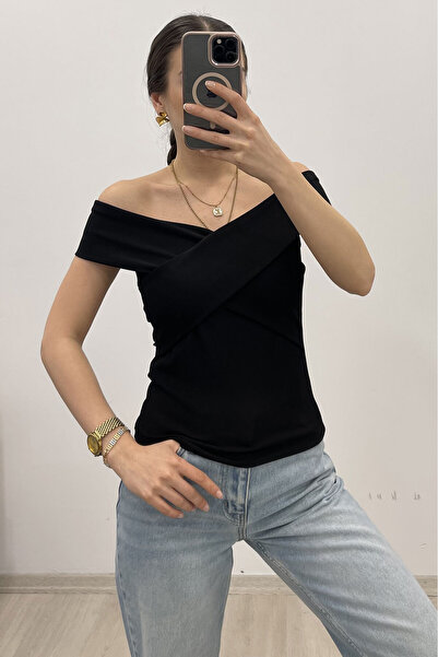 Nazline Μπλούζα Badi με λαιμόκοψη Madonla με λεπτομέρεια σταυρού