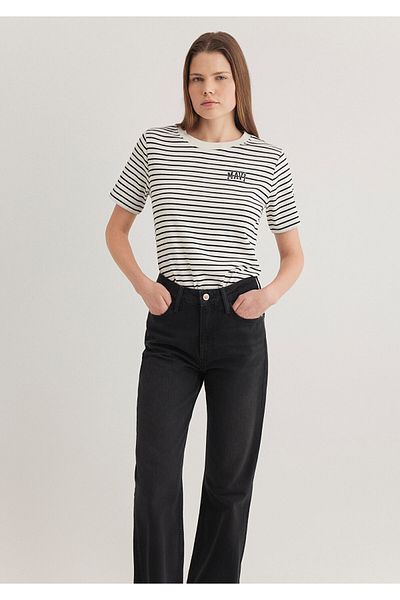 Mavi Schwarzes T-Shirt mit Streifen und Logo-Aufdruck Regular Fit / Regular Fit1612224-85143