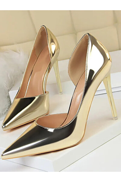TrendyAnka Kadın Altın Nude Rugan Yandan Yırtmaçlı 8cm Ince Şeffaf Kapak Topuklu Stiletto Abiye Ayakkabı
