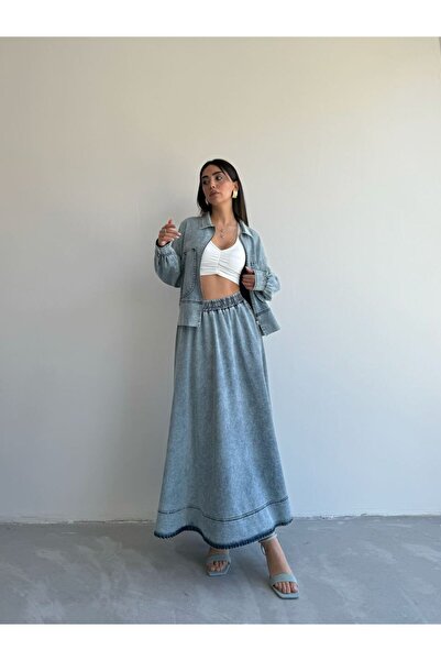 Suede Style 8887 - Costum de fustă din denim pentru femei, confortabil și elegant, cu detaliu de nasturi laterale