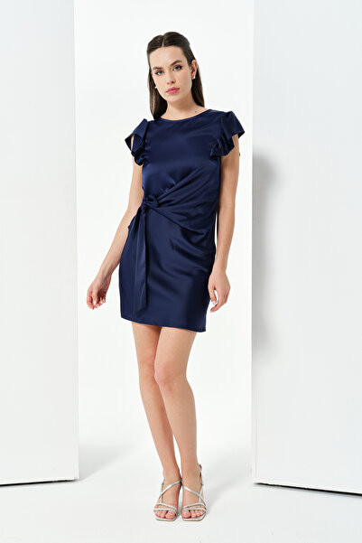 LOVE IS EVERYWHERE Kadın Mini Abiye Elbise Lacivert Saten Sıfır Yaka Belden B...