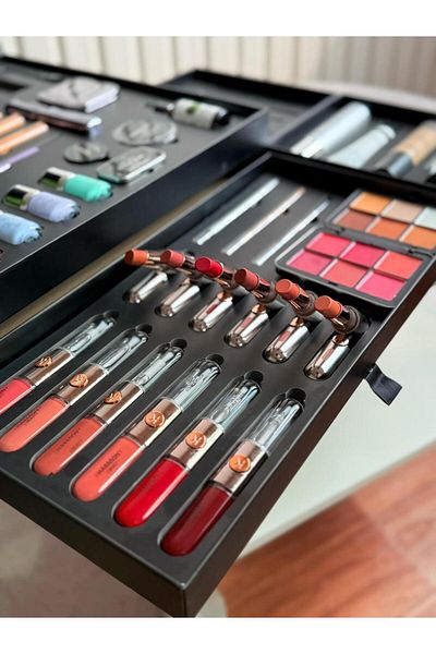 Harmony A complete makeup box, luxurious elegance, professional coordination, all your tools in one place