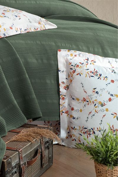 Vannes Home Vibrant Colorful Stylish Pique Set