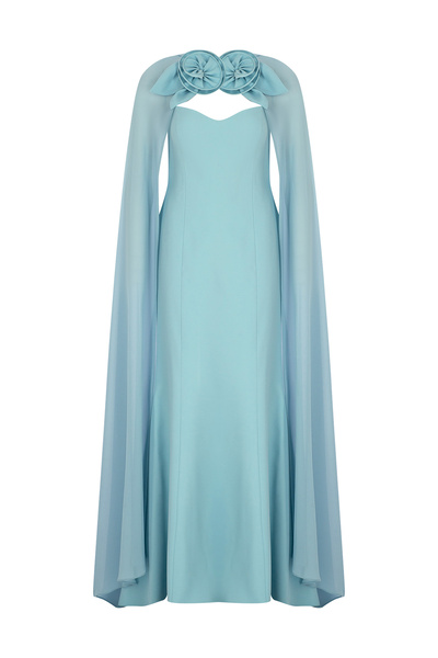 cercis Gül Detaylı Tül Pelerinli Straplez Uzun Abiye Elbise