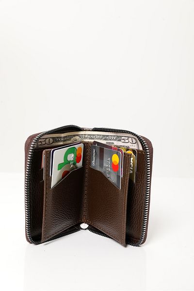 Fjellor Men's Brown Vegan Leather Vertical Zipper Card Holder and Wallet