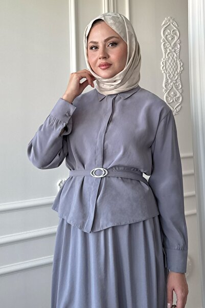 InStyle Γκρι κοστούμι με λεπτή ζώνη και φούστα