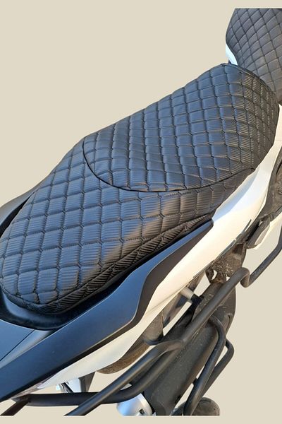 AYAZGRUP Κάλυμμα καθίσματος Honda PCX Καπιτονέ δερμάτινο διπλής στρώσης ορθοπεδικό με μοτίβο άνθρακα (ΠΡΟΣΑΡΜΟΣΜΕΝΗ ΚΟΠΗ)
