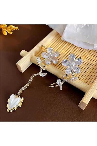 Pelin Aksesuar Kristal Taşlı Çiçekli Kulak Aksesuarı
