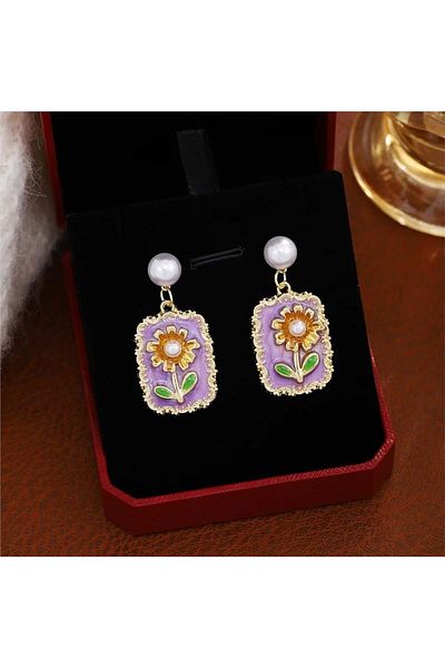 Pelin Aksesuar Purple Flowered Pearl Bezel Earrings