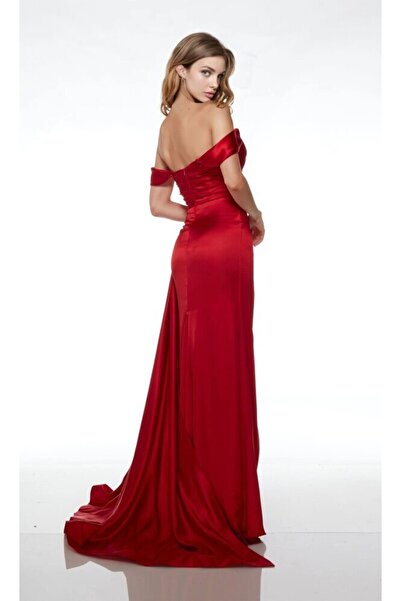 BERFUĞ KIRAN KIRMIZ ÖNÜ DRAPELİ YIRTMAÇLI DÜŞÜK KOL SATEN ABİYE